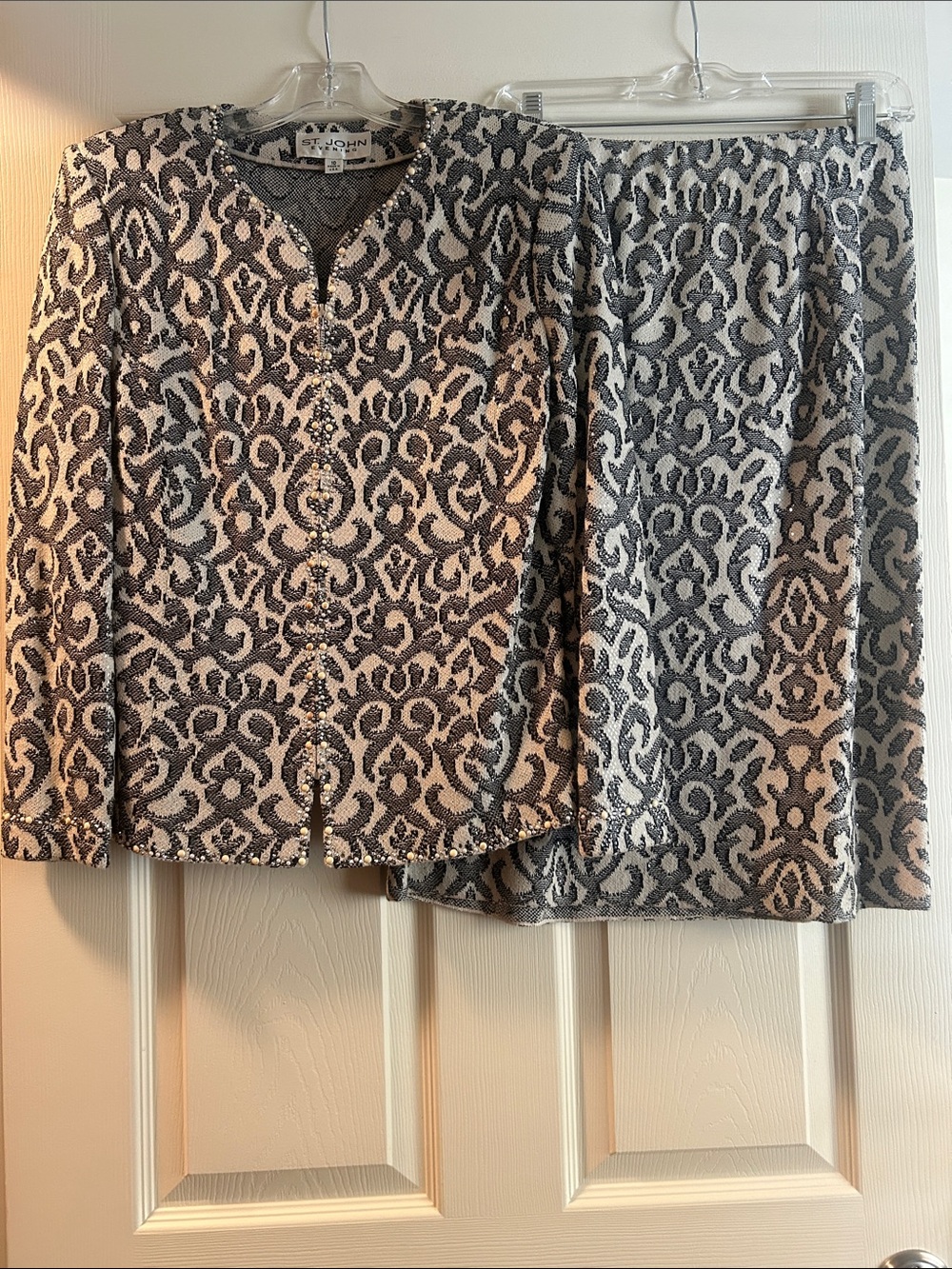 St. John Evening Women’s Two-piece patterned Suit Jacket + Skirt size 10